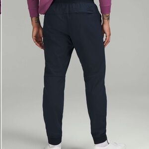 lululemon athletica Men's Navy ABC Joggers Shorter